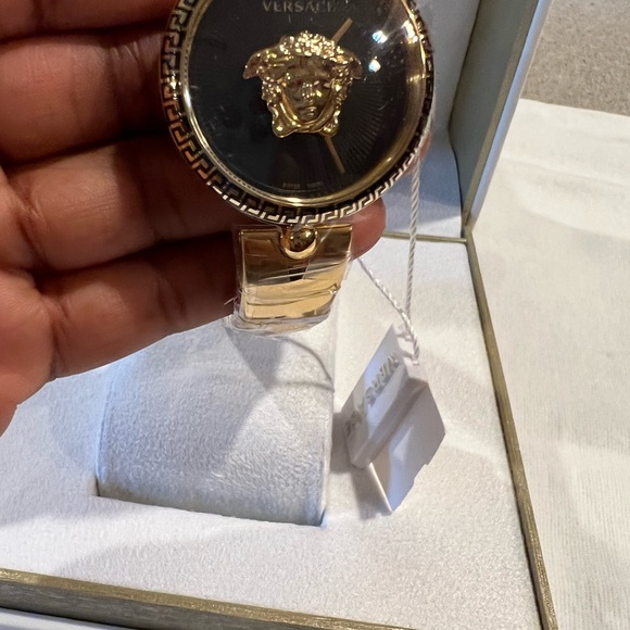 Authentic Versace watch - Picture 10 of 13